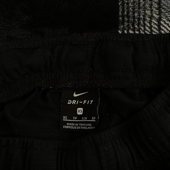 Nike Basketball Shorts - Picture 2 of 2